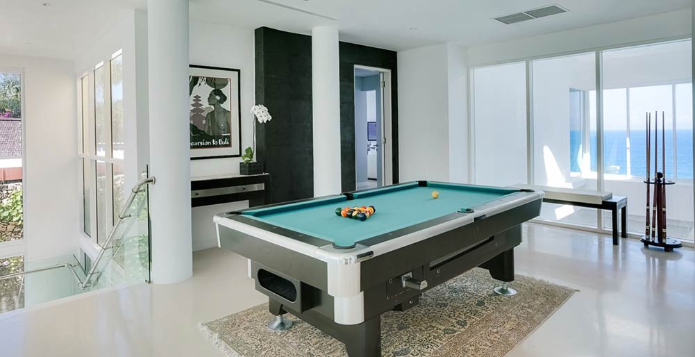 Grand Cliff Front Residence - Billiard table